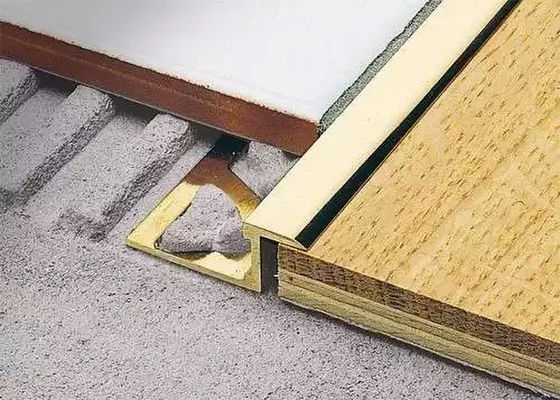 アルミ合金のプロフィールのタイルの端のトリム アルミニウムのための2.5mの金属のタイルの端のトリム