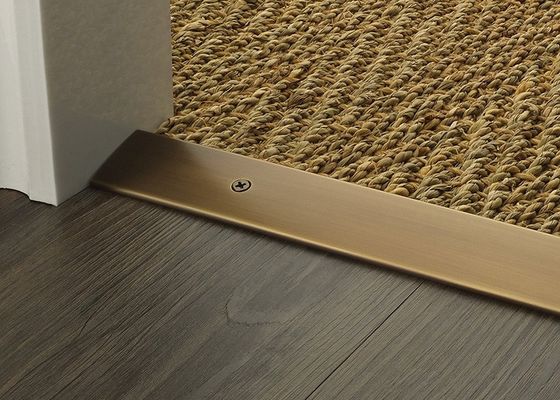 転移ストリップ0.8mmのカーペットの境界の転移ストリップをタイルを張るアルミニウム カーペット