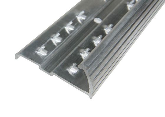 アルミニウム正方形の端のカーペットのトリムのカーペットのタイルのトリム ストリップ