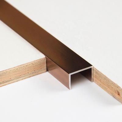 10MMのブラシの金のアルミニウム タイルのトリムの装飾は磨いた