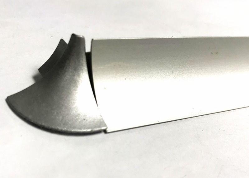 アルミニウム金属の正方形の端のタイルのトリムによって陽極酸化される浴室のタイルの端のトリム