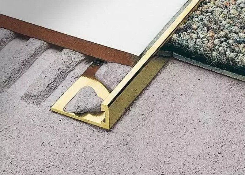 アルミ合金のプロフィールのタイルの端のトリム アルミニウムのための2.5mの金属のタイルの端のトリム