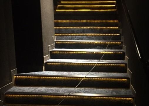 アルミ合金導かれた階段すべり止めのストリップは美しい視覚効果を作成する