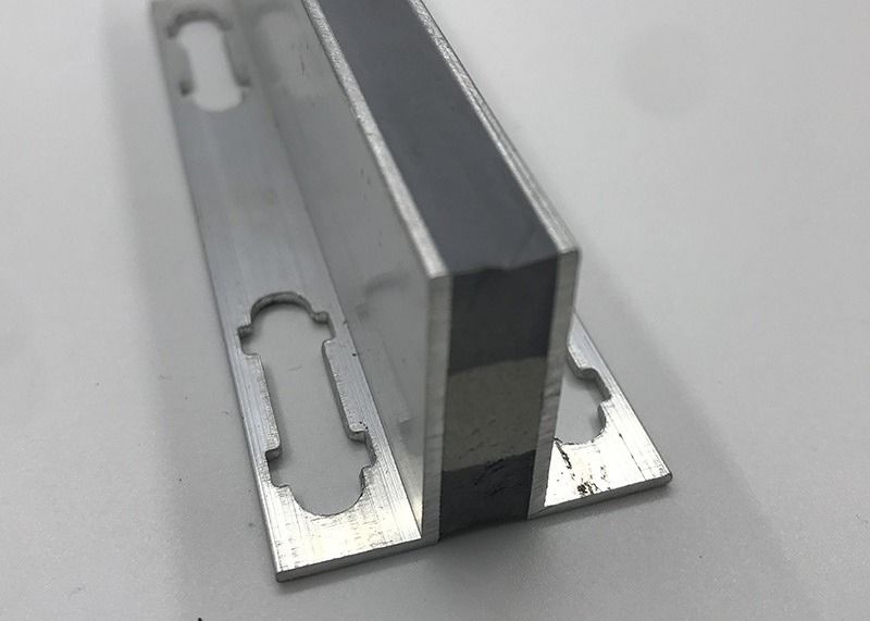 装飾的な動きの接合箇所の床の構造動きの接合箇所30mm