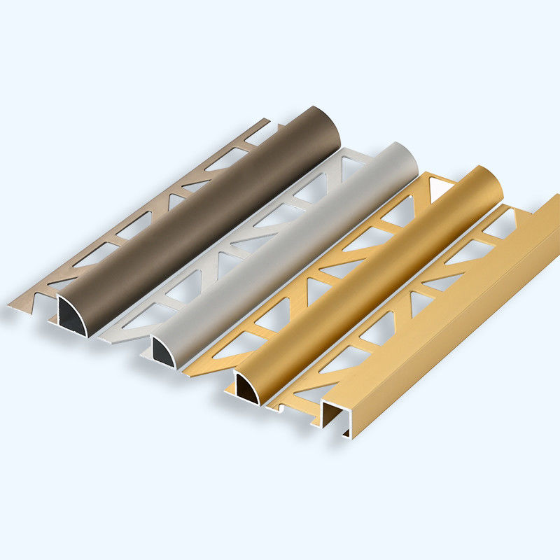 金10mm Chromeの円形の端のタイルのトリムの装飾にブラシをかけなさい