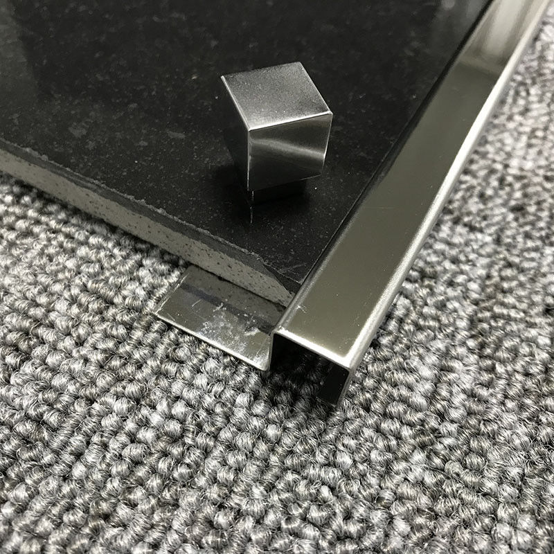 ミラーのSqstainlessの鋼鉄装飾的なストリップ2.0mmの正方形のタイルの端のトリム